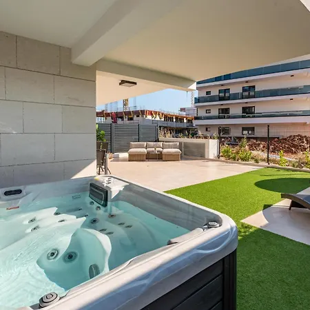 2 Bedroom Gorgeous In Appartement Zadar