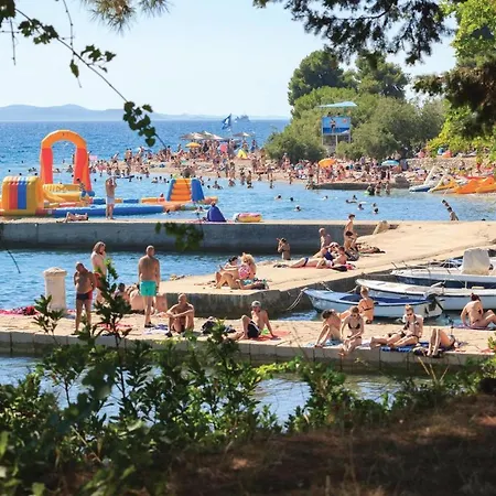 2 Bedroom Gorgeous In Apartman Zadar