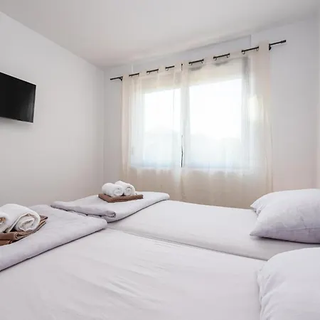 2 Bedroom Gorgeous In Apartman *