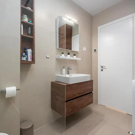 2 Bedroom Gorgeous In * 자다르