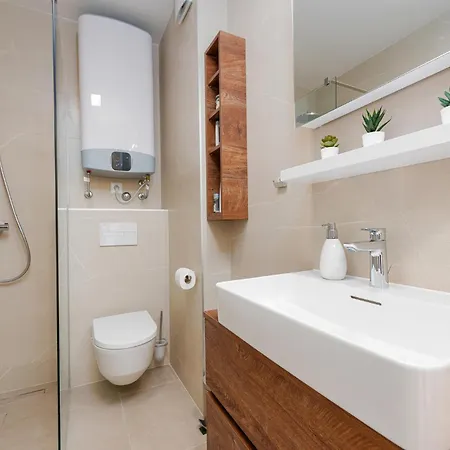 2 Bedroom Gorgeous In Apartman *